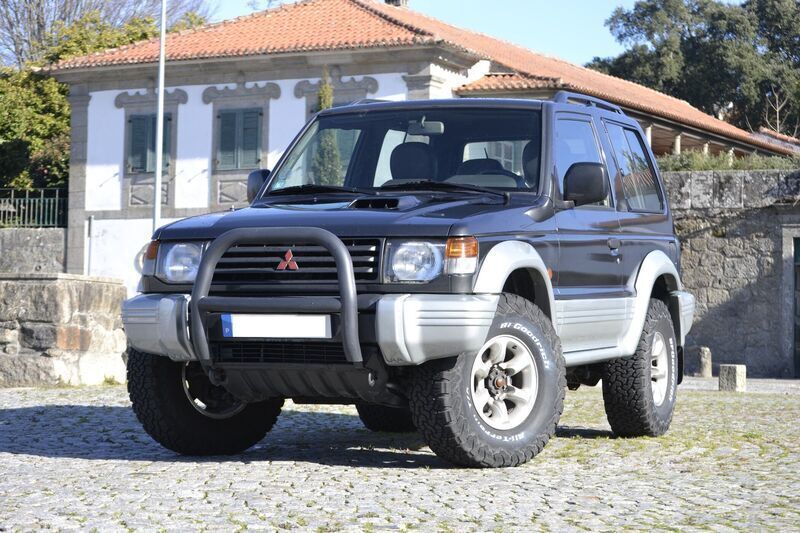 Cinza Usado 1997 Mitsubishi Pajero SUV | € 11.950 - Imagem 1/4