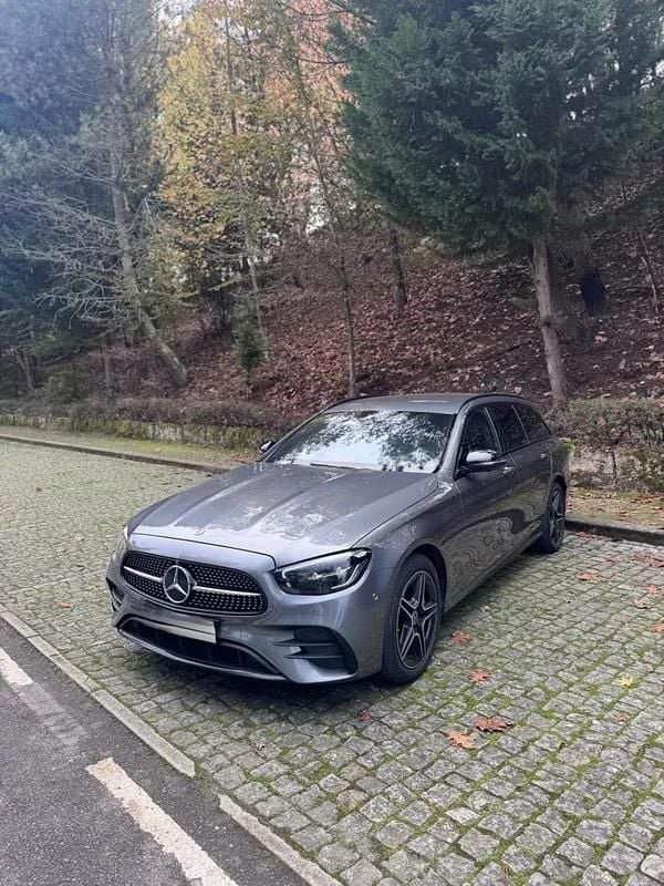 Cinzento Usado 2022 Mercedes E300 AMG line Carrinha | € 39.750 (Preço justo) - Imagem 1/4