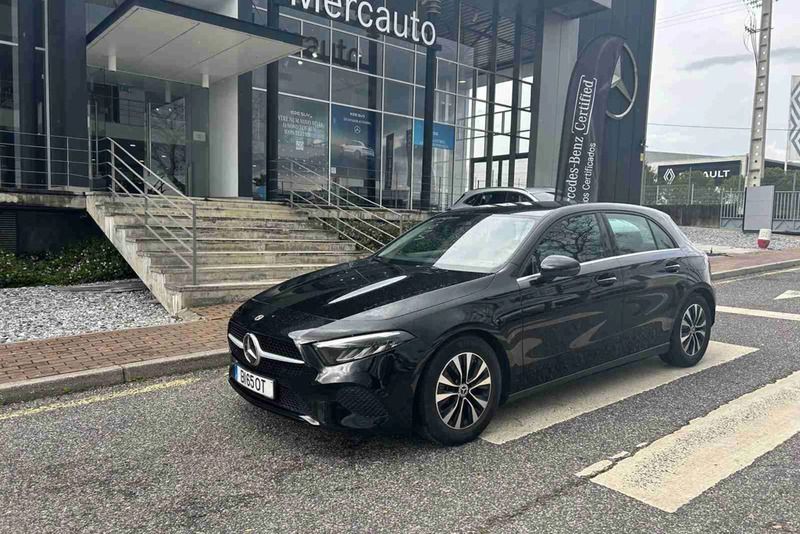 Preto Usado 2024 Mercedes A200 Citadino | € 33.900 (Preço justo) - Imagem 1/4