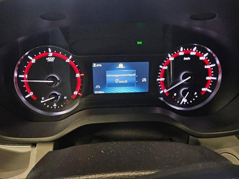 Usado Maxus V90 150 HP (110 kW) 2024 Branco Van