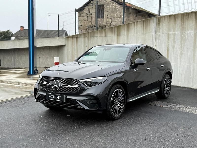 Preto Novo 2025 Mercedes GLC300 SUV | € 81.550 - Imagem 1/4