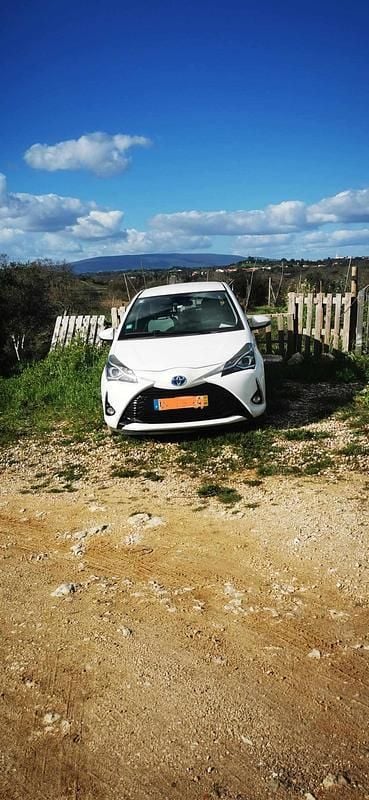 Branco Usado 2016 Toyota Yaris Hybrid Citadino | € 13.000 (Bom preço) - Imagem 1/2