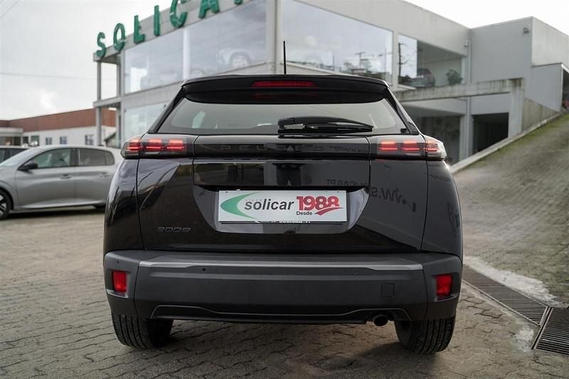 Usado Peugeot 2008 Active 102 HP (75 kW) 2023 Preto SUV