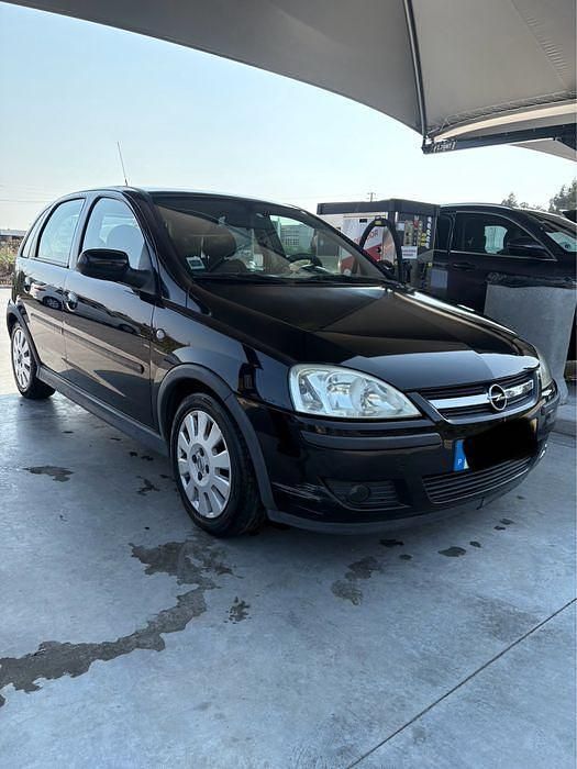 Usado 2006 Opel Corsa Sedan | € 2.400 (Bom preço) - Imagem 1/4