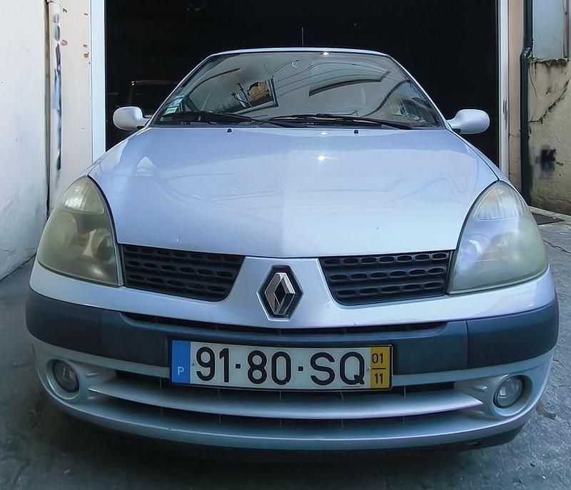 Usado 2001 Renault Clio II Sedan | € 1.870 (Bom preço) - Imagem 1/4