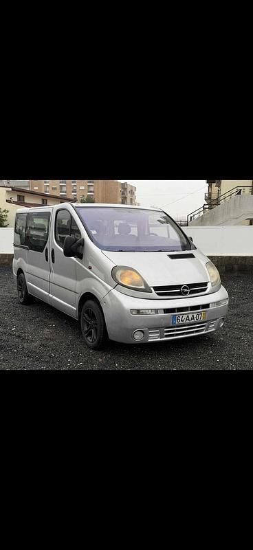 Usado Opel Vivaro 101 HP (74 kW) 2005 Cinzento Monovolume