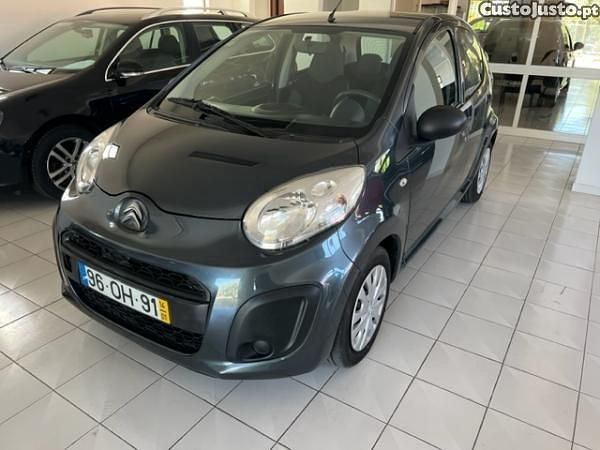 Cinza Usado 2014 Citroën C1 Attraction Citadino | € 8.750 (Preço justo) - Imagem 1/1