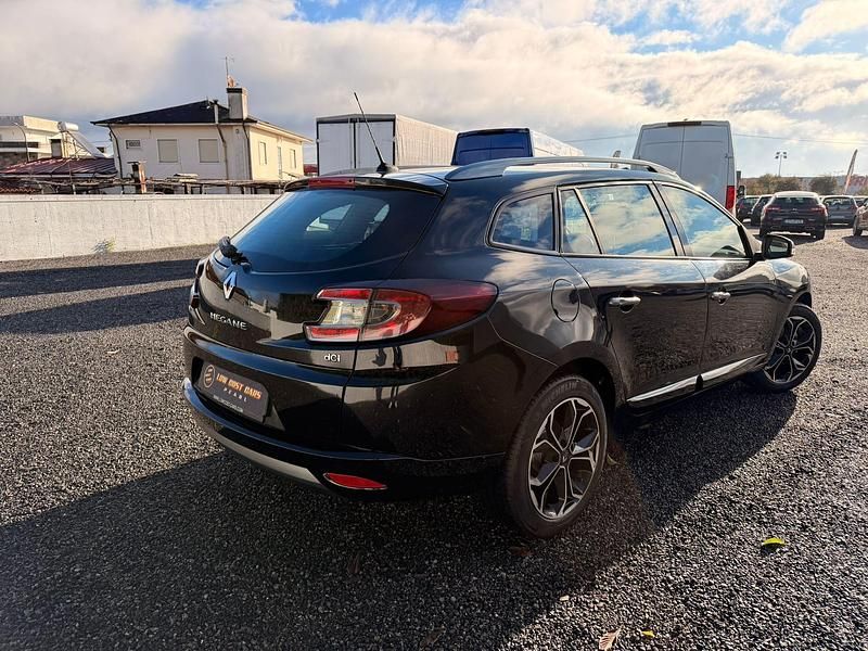Usado Renault Mégane GrandTour Dynamique 110 HP (80 kW) 2011 Preto Carrinha