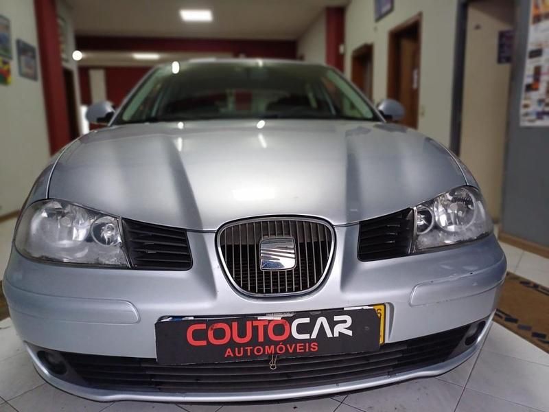 Usado Seat Cordoba 70 HP (51 kW) 2006 Cinzento Sedan