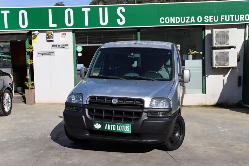 Cinza Usado 2004 Fiat Doblò Family Monovolume | € 4.970 - Imagem 1/4