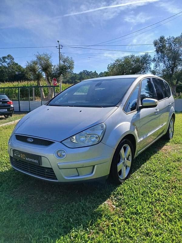 Cinzento Usado 2008 Ford S-MAX S Monovolume | € 10.000 - Imagem 1/4