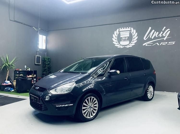 Cinza Usado 2014 Ford S-MAX Titanium Monovolume | € 13.999 - Imagem 1/1