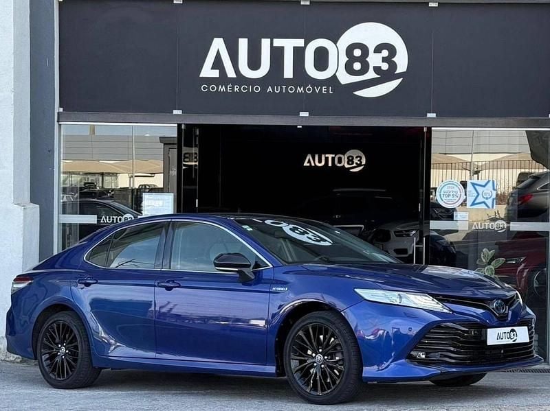 Azul Usado 2019 Toyota Camry Luxury Sedan | € 29.990 - Imagem 1/1