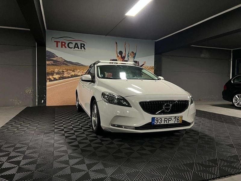 Branco Usado 2016 Volvo V40 Kinetic | € 11.490 - Imagem 1/4