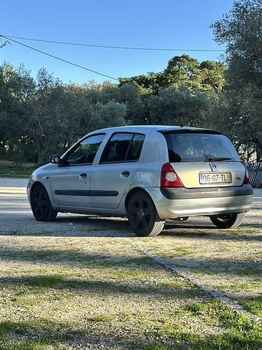 Usado Renault Clio II 75 HP (55 kW) 2002 Sedan