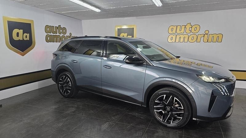 Usado Peugeot 5008 Allure 145 HP (106 kW) 2024 Azul Monovolume