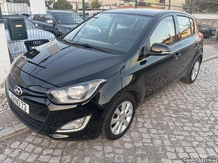 Preto Usado 2012 Hyundai i20 Comfort Citadino | € 6.900 - Imagem 1/1
