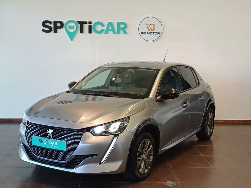Cinzento Usado 2023 Peugeot e-208 Allure Citadino | € 27.500 - Imagem 1/4