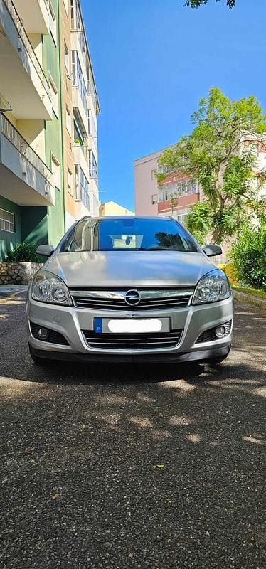 Cinzento Usado 2009 Opel Astra Carrinha | € 4.000 (Preço justo) - Imagem 1/4