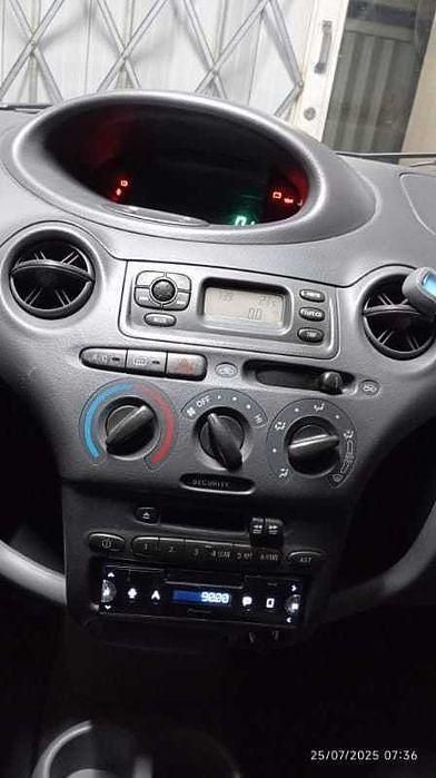Azul Usado 2000 Toyota Yaris Citadino | € 3.500 (Preço justo) - Imagem 1/4