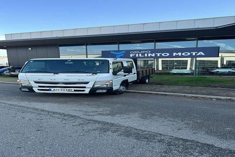 Branco Usado 2021 Mitsubishi Canter Sedan | € 39.990 (Caro) - Imagem 1/4