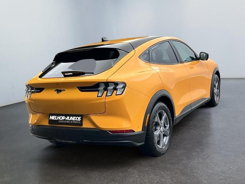 Usado Ford Mustang Mach-E Standard Range 197 kW (269 HP) 2023 Amarelo SUV