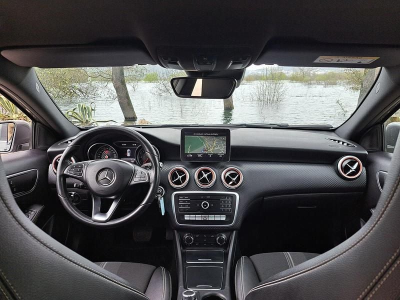 Usado Mercedes A180 Urban 109 HP (80 kW) 2017 Cinza