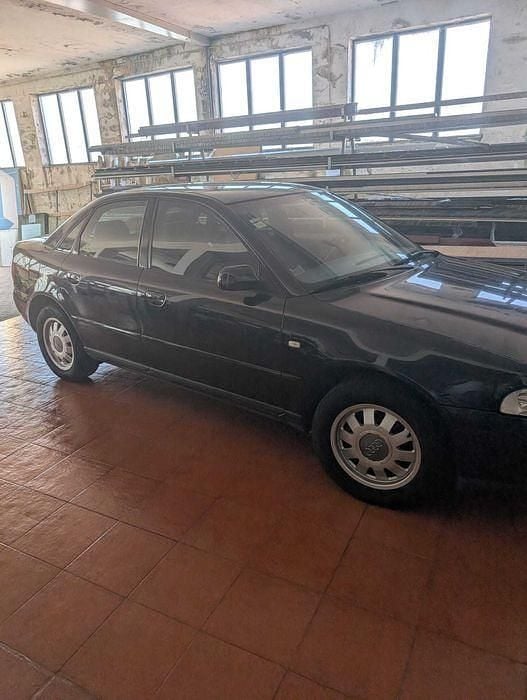 Usado 2000 Audi A4 Sedan | € 4.500 - Imagem 1/4