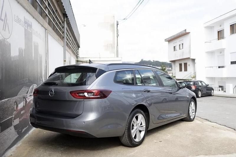 Usado Opel Insignia 110 HP (80 kW) 2019 Cinzento Carrinha