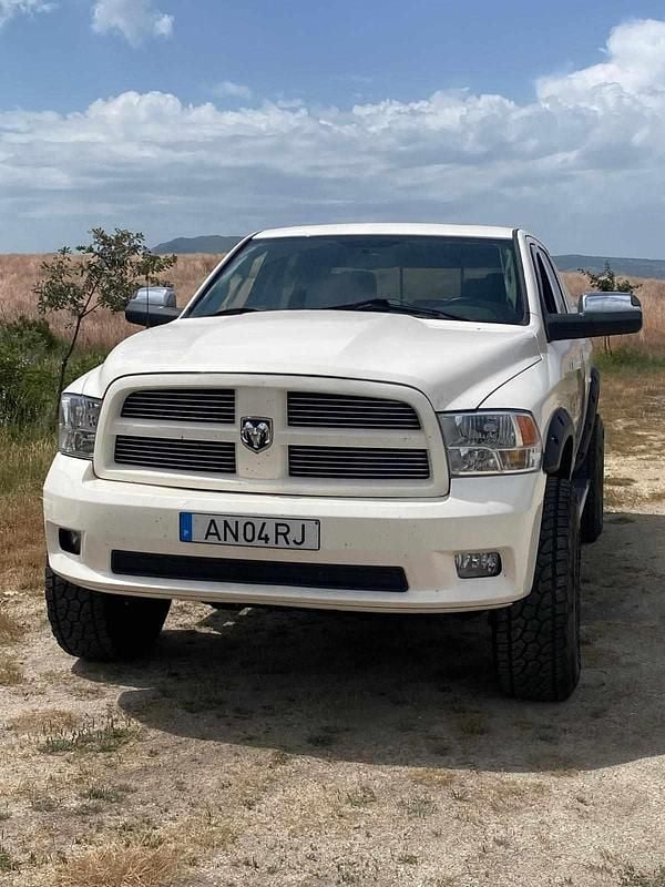 Branco Usado 2011 Dodge Ram Pickup | € 66.500 - Imagem 1/4
