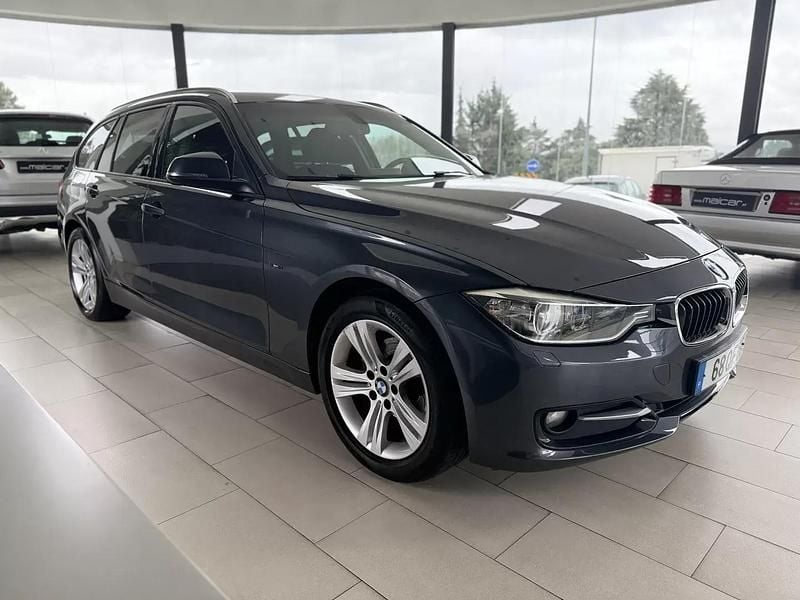 Cinzento Usado 2015 BMW 318 Sport Line Carrinha | € 13.250 (Bom preço) - Imagem 1/4
