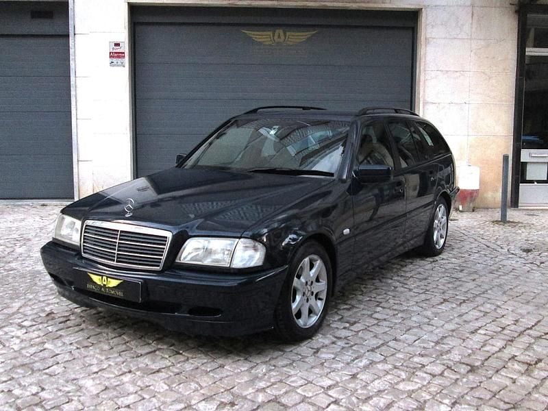 Azul Usado 2000 Mercedes C200 Classic Carrinha | € 3.990 - Imagem 1/4