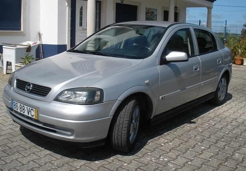 Cinzento Usado 2003 Opel Astra Carrinha | € 2.750 (Caro) - Imagem 1/4