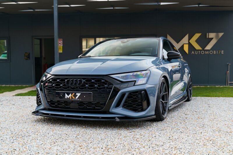 Cinza Usado 2022 Audi A3 Sedan | € 79.990 - Imagem 1/4