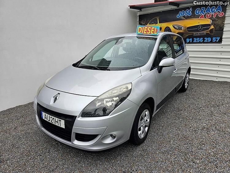 Cinza Usado 2010 Renault Scénic III Monovolume | € 5.250 - Imagem 1/1