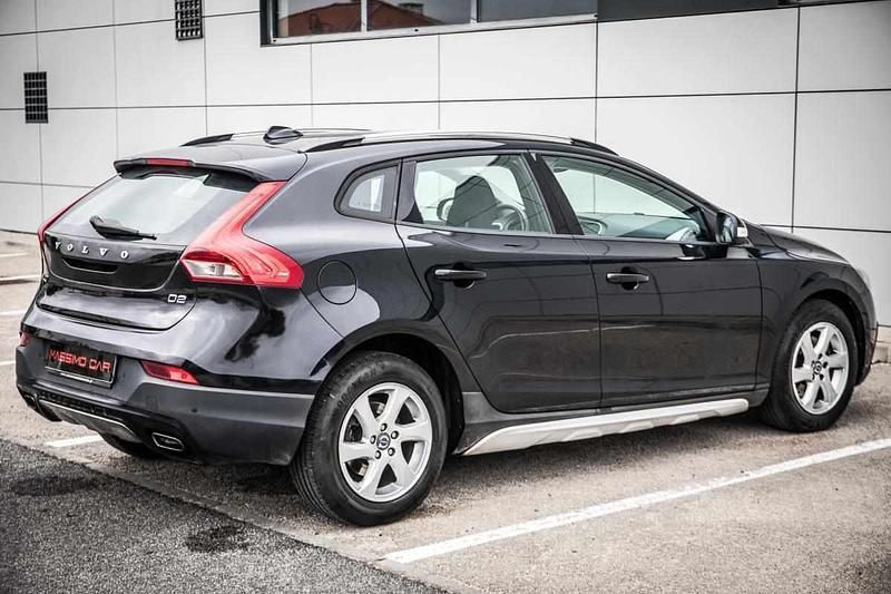 Preto Usado 2015 Volvo V40 CC Carrinha | € 13.990 (Preço justo) - Imagem 1/4