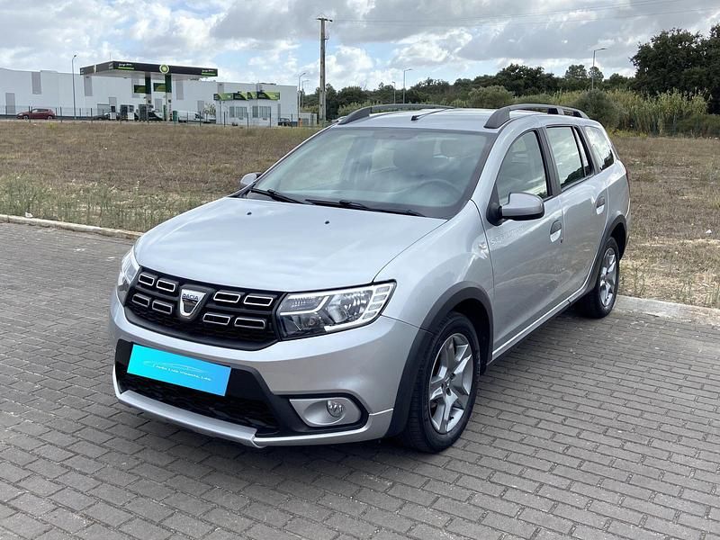 Cinza Usado 2019 Dacia Logan Stepway Sedan | € 10.750 (Preço justo) - Imagem 1/4