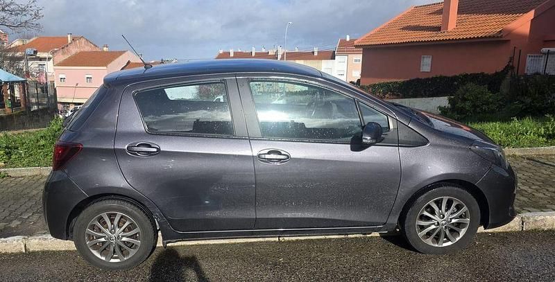 Usado Toyota Yaris Comfort 90 HP (66 kW) 2016 Sedan