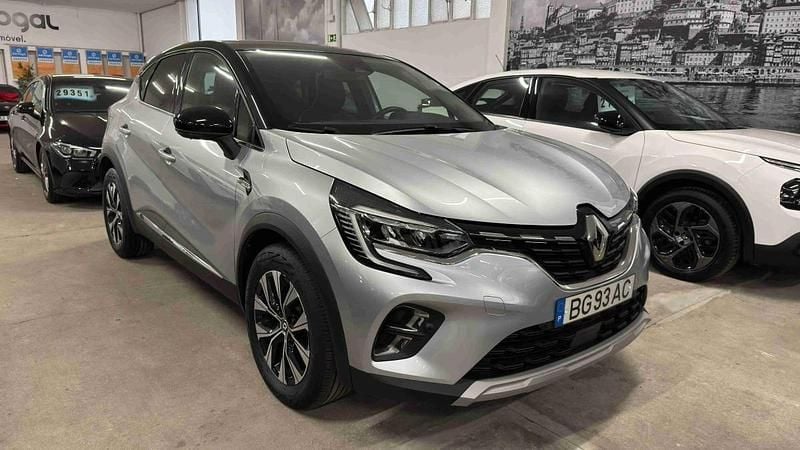 Cinzento Usado 2023 Renault Captur Techno SUV | € 19.700 (Preço justo) - Imagem 1/4