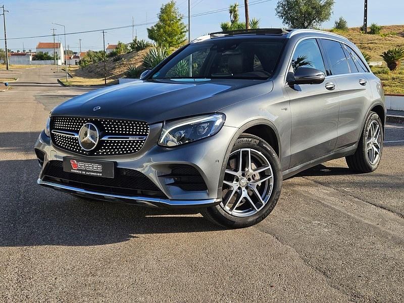 Cinza Usado 2016 Mercedes GLC250 AMG line SUV | € 34.900 - Imagem 1/4