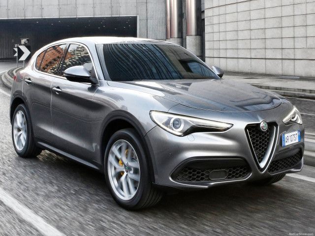 Cinzento Usado 2018 Alfa Romeo Stelvio Tech Edition SUV | € 30.750 - Imagem 1/3