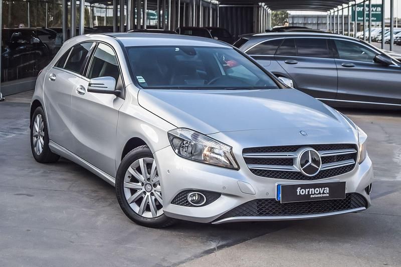 Cinza Usado 2012 Mercedes A180 Style | € 13.900 (Preço justo) - Imagem 1/4