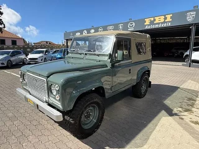 Verde Usado 1999 Land Rover Defender SUV | € 79.000 - Imagem 1/4