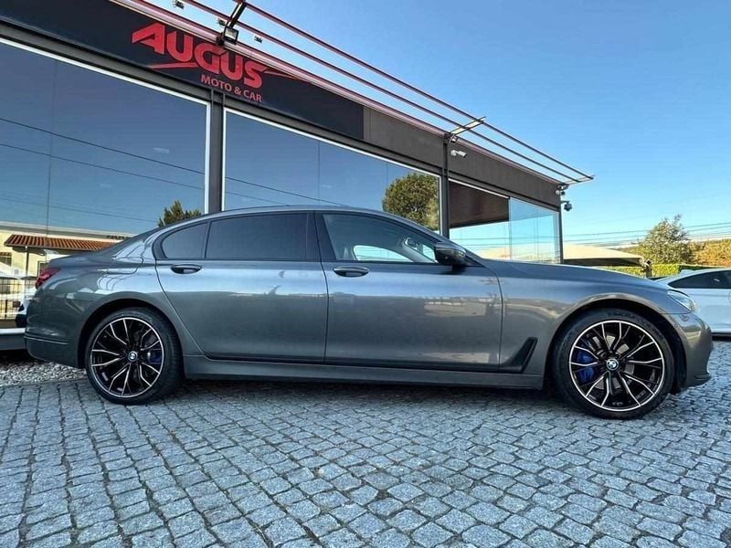 Usado BMW 740 iPerformance 326 HP (239 kW) 2018 Cinza Sedan