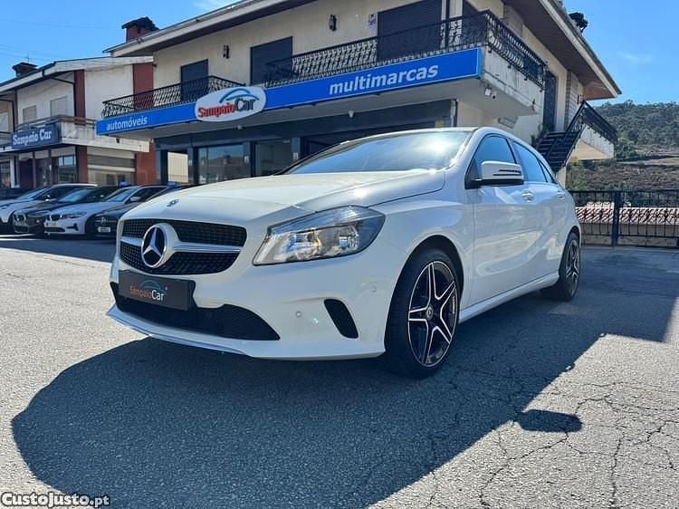 Branco Usado 2018 Mercedes A180 Urban Citadino | € 16.990 (Bom preço) - Imagem 1/1