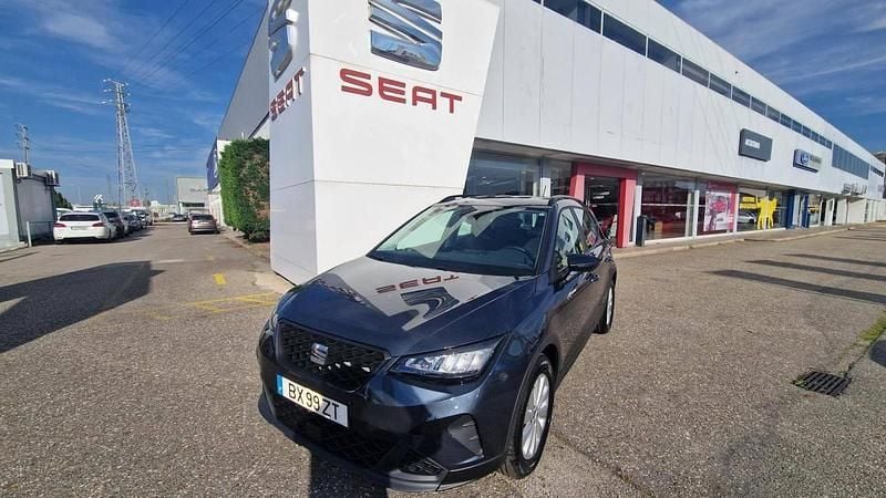 Cinza Usado 2025 Seat Arona Style SUV | € 22.490 (Preço elevado) - Imagem 1/4