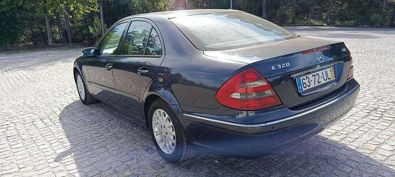 Usado 2002 Mercedes E320 Sedan | € 6.000 - Imagem 1/4