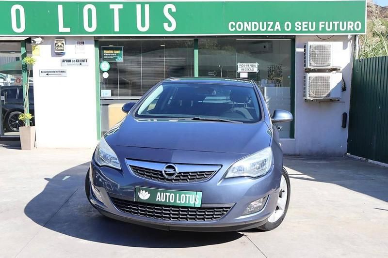 Azul Usado 2010 Opel Astra Enjoy Citadino | € 6.970 (Preço justo) - Imagem 1/4