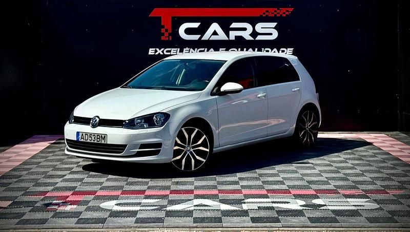 Branco Usado 2015 VW Golf VII LOUNGE Citadino | € 15.900 (Preço justo) - Imagem 1/4