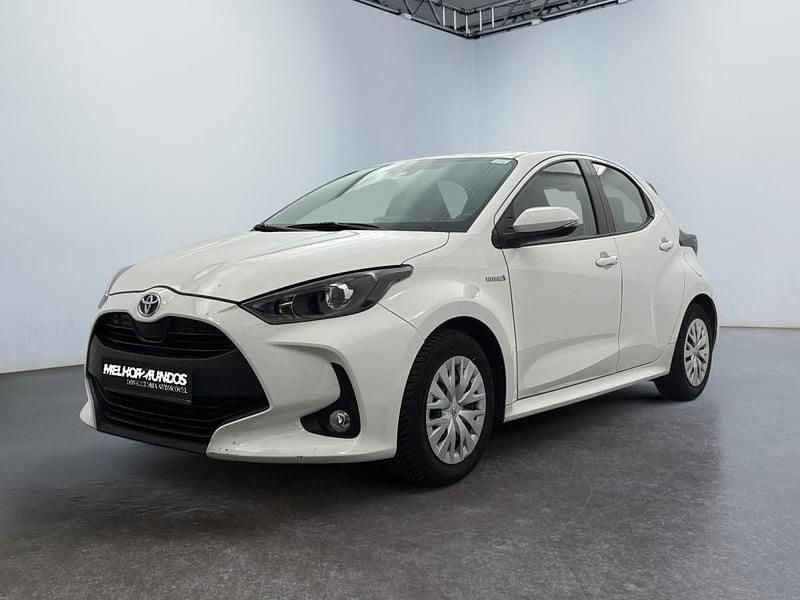 Branco Usado 2021 Toyota Yaris Hybrid Business Edition | € 17.500 (Preço justo) - Imagem 1/4
